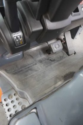 丰田三轮前装载机