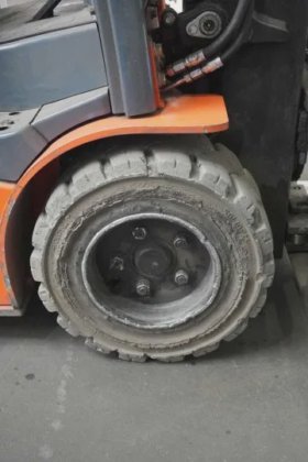 丰田三轮前装载机