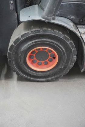 林德四轮前叉车