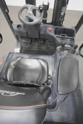 林德四轮前叉车