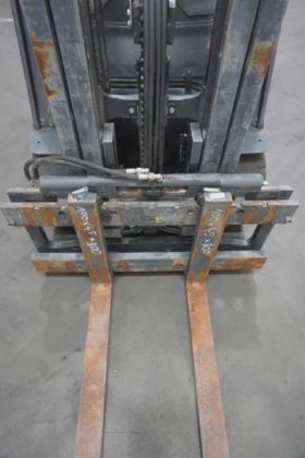 林德四轮前叉车