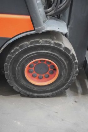 林德四轮前叉车