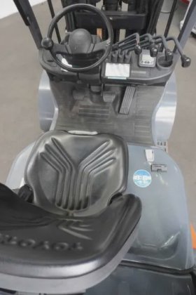 丰田四轮前装载机