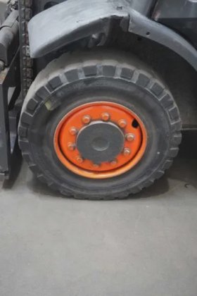 林德四轮前叉车