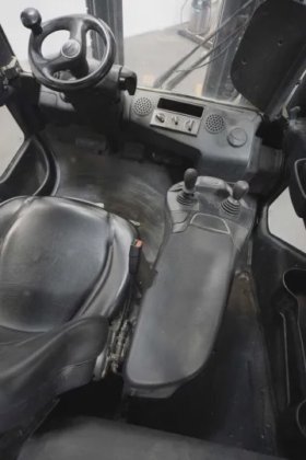 林德四轮前叉车