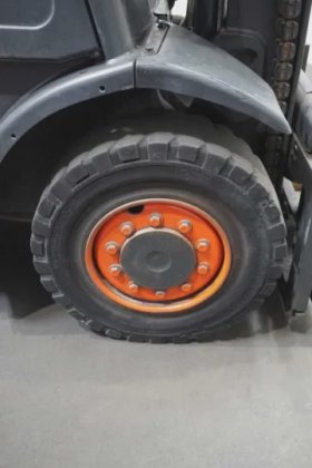 林德四轮前叉车