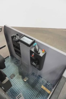 永恒力高举式拣选机