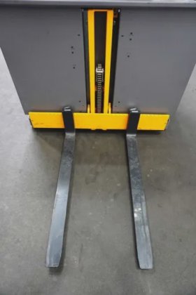 永恒力高举式拣选机