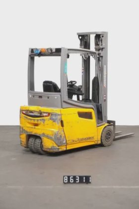 永恒力三轮前叉车