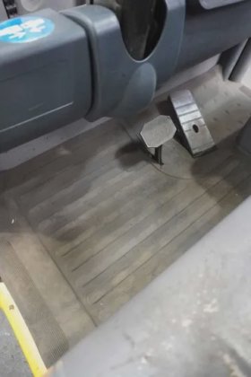 永恒力三轮前叉车