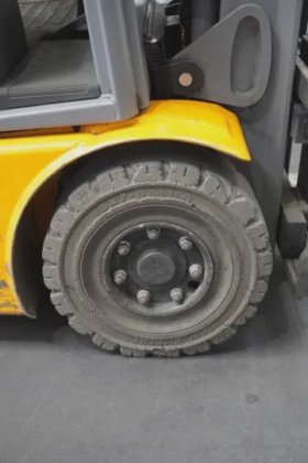 永恒力三轮前叉车