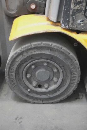 永恒力三轮前叉车