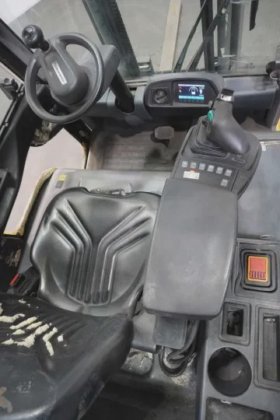 永恒力三轮前叉车