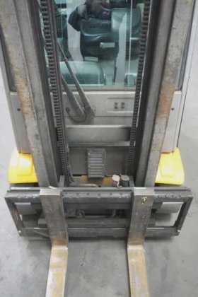 永恒力三轮前叉车