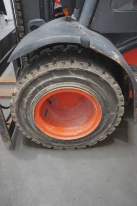 林德四轮前叉车