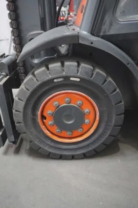 林德四轮前叉车