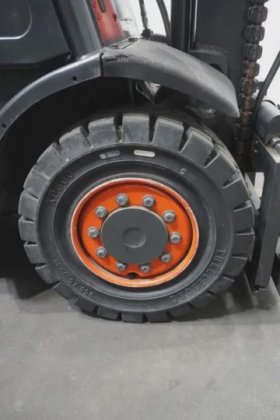 林德四轮前叉车