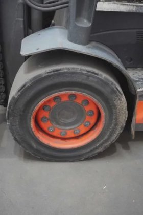 林德四轮前叉车