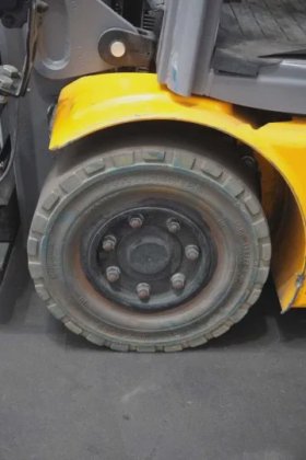 永恒力三轮前叉车