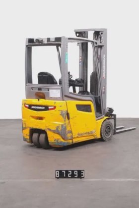 永恒力三轮前叉车