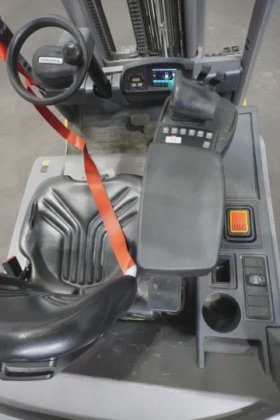 永恒力三轮前叉车