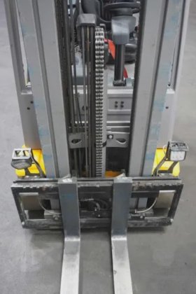 永恒力三轮前叉车