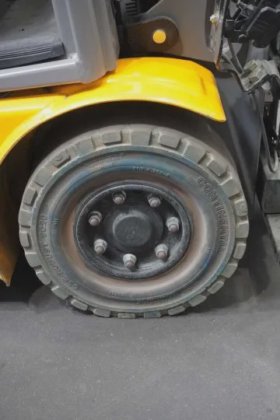 永恒力三轮前叉车