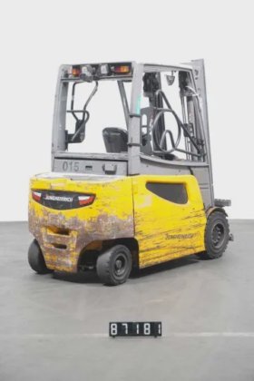 永恒力四轮前叉车