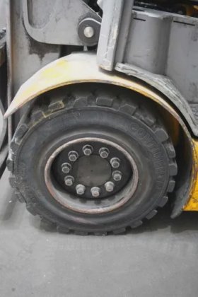 永恒力四轮前叉车