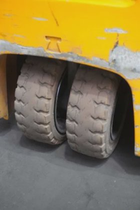 永恒力三轮前叉车