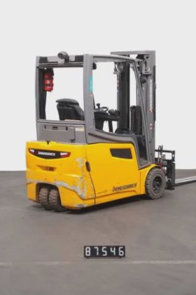 永恒力三轮前叉车