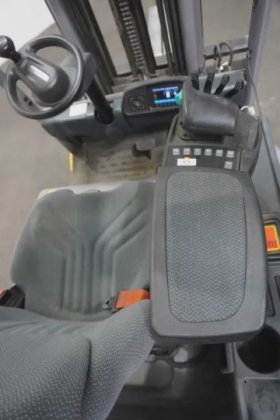 永恒力三轮前叉车