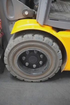 永恒力三轮前叉车