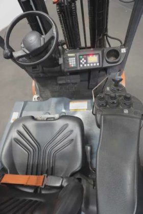 丰田三轮前装载机