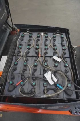 丰田三轮前装载机