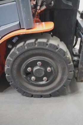 丰田三轮前装载机