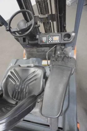 丰田三轮前装载机