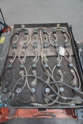 丰田三轮前装载机