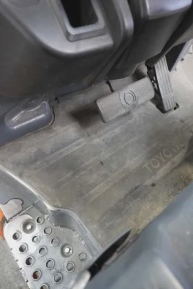 丰田三轮前装载机