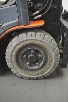 丰田三轮前装载机