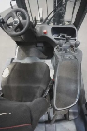 林德三轮前叉车