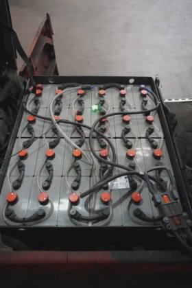 林德三轮前叉车