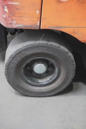 丰田四轮前装载机