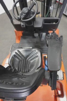 丰田四轮前装载机