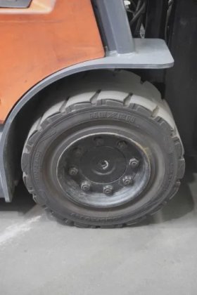 丰田四轮前装载机