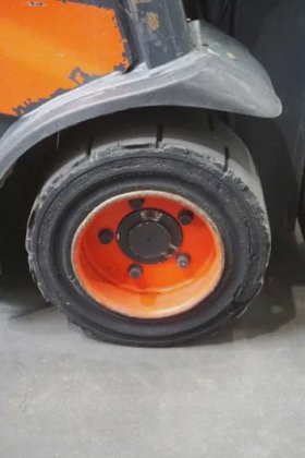 林德四轮前叉车