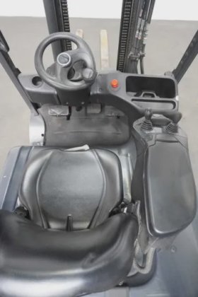 林德四轮前叉车