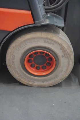 林德四轮前叉车