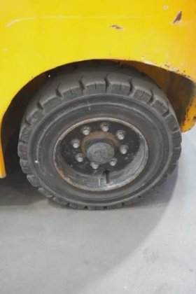 永恒力四轮前叉车