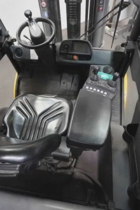 永恒力四轮前叉车